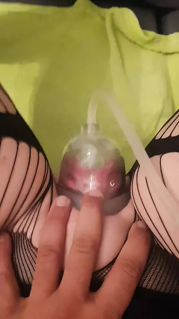 Best And Hardest Deepthroat Blowjob I Ever See He Fuck Her Mouth Till Her Nose XXX Looks So Great With Her Labia Pump
