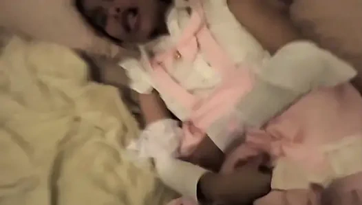 Kiraz pembesi hizmetçi