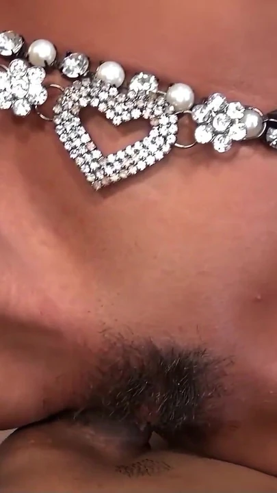 Betoverend moment uit "ongecensureerde volledige jav-porno met mager Japans gebruind meisje met kleine tieten en diep sperma erin"