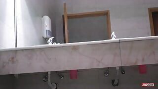 Betrapt op cruisen in de badkamer - toilet