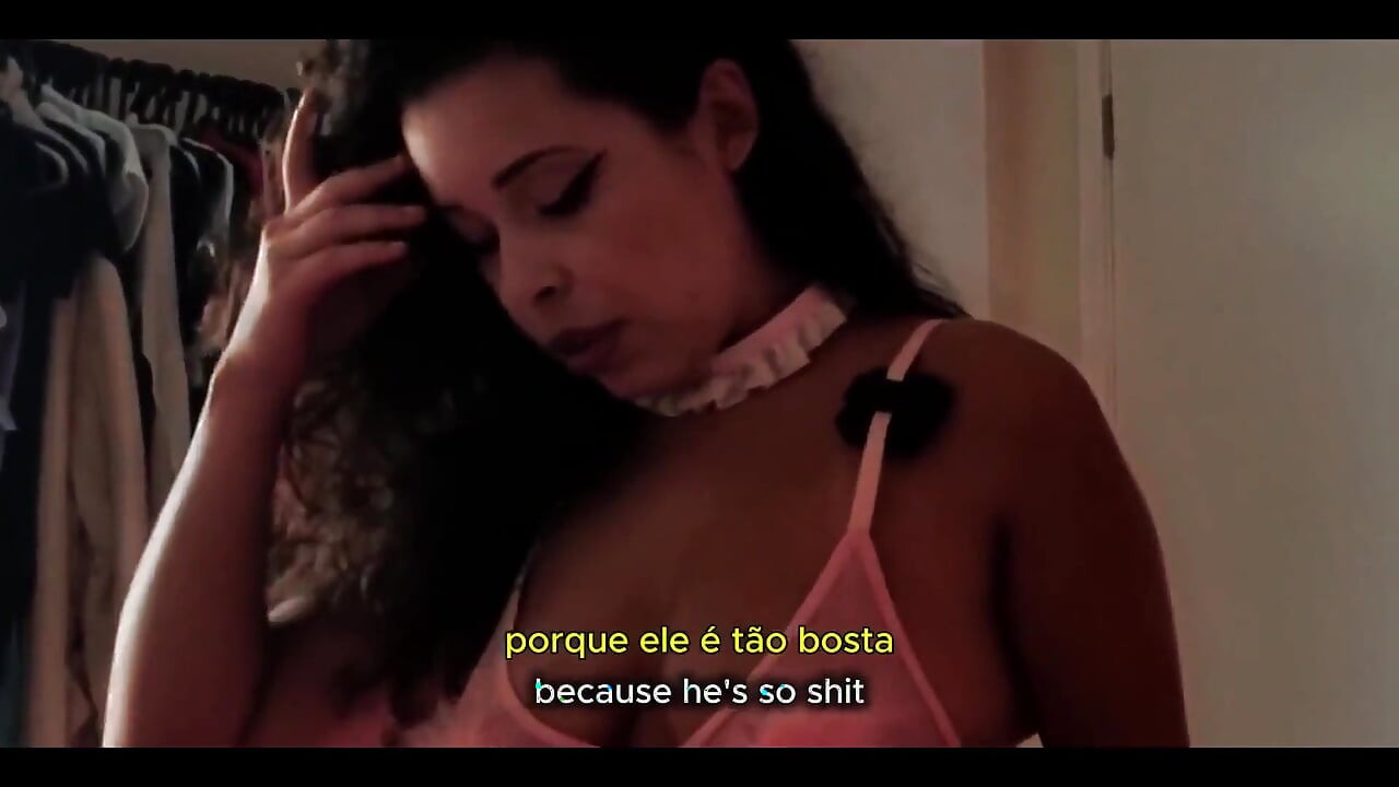 Cruel gigante ordena que seu homenzinho miserável cheire sua buceta