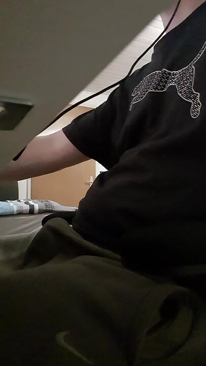 Cam Catches Guy Jerking Off
