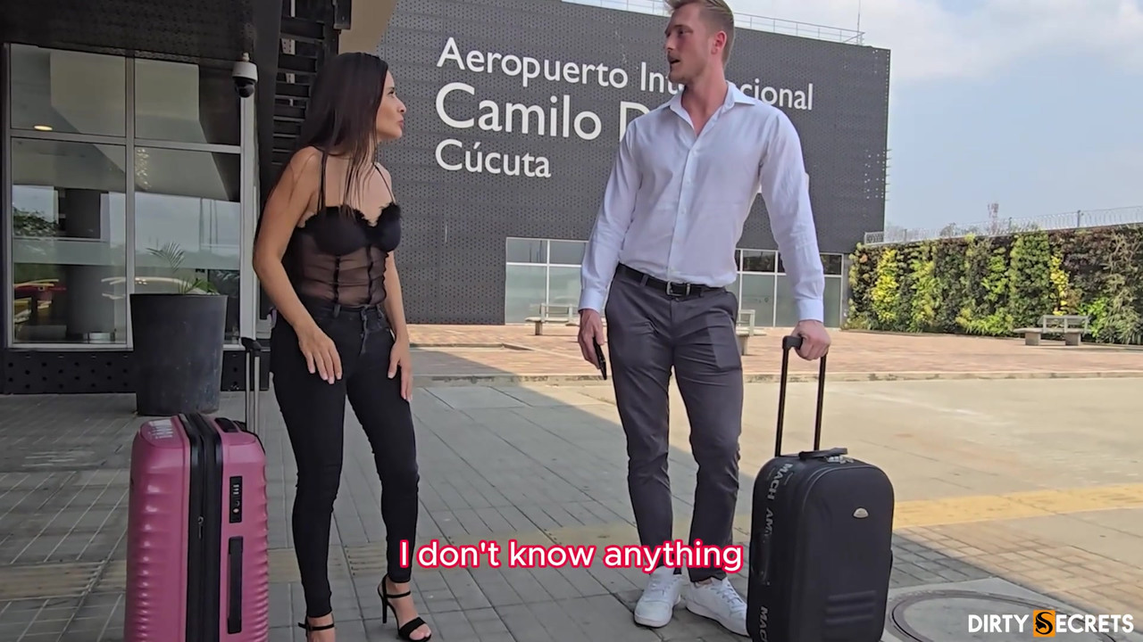 我在机场遇到一个陌生人，最后我们做爱了