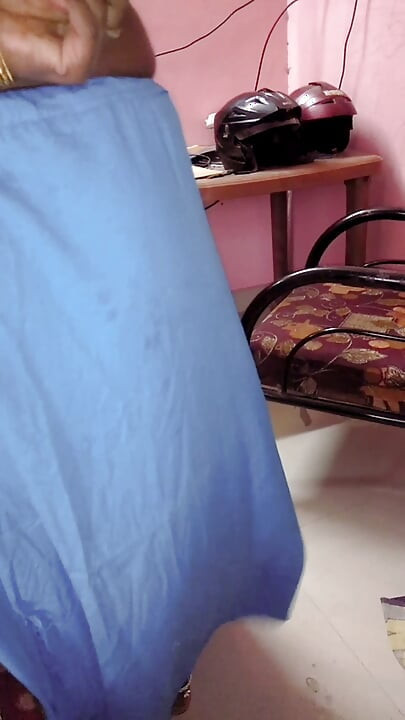 Istri tamil india renu lagi asik muasin memeknya pakai handuk sambil bugil sambil pakai kain sperma hangat! Indianhotwifex