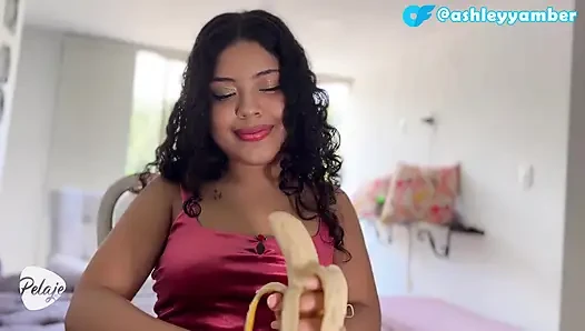 ASHLEY AMBER: meine neue besessenheit - schau dir an, was sie mit dieser banane macht