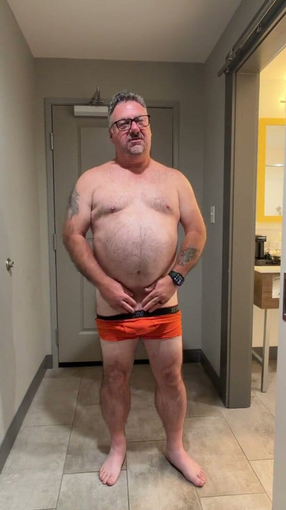Luvbennude strippes og dusjer | Klipp 1