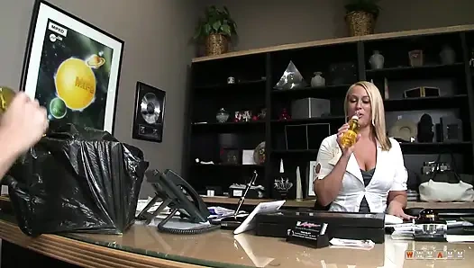 Chubby assistant push her monster ass for big cock to get fucked