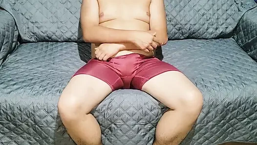 Adik tiriku dan pacarnya ngentot untuk pertama kalinya adalah perawan