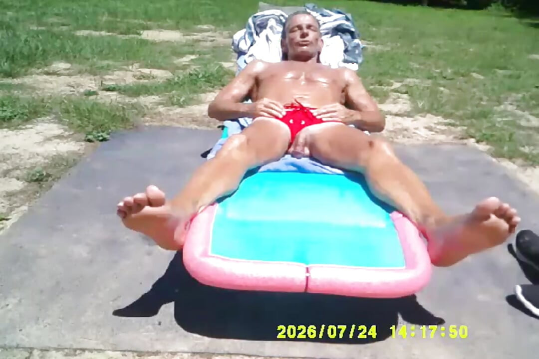 7-24-2026 TODO BIEN AHORA MI POLLA ESTÁ SACANDO EL MARRÓN ZEPPLIN TOCHIN MI POLLA EN LA PARTE TRASERA YARD.mp4