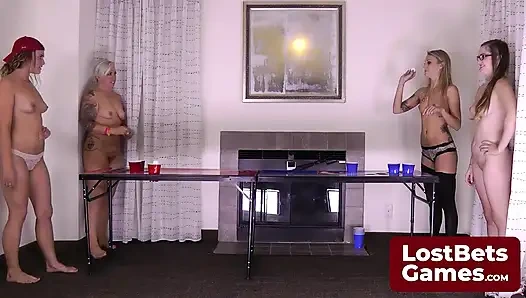 Tobi'nin ikonik dövmesi öncesinde striptiz bira pong oyunu beklentisi