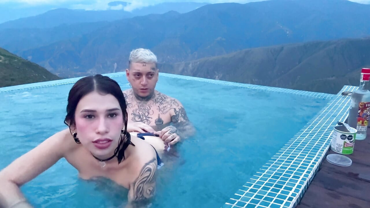 Le rendez-vous Tinder se termine par du sexe en plein air avec Chicamocha Canyon en arrière-plan