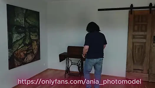 Bir Emlakçı Evli Bir Çiftin Tutkulu Seks Yaptığına Tanık Oluyor Ve Dolaptan Her Şeyi Izliyor.