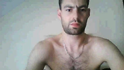 Adam cam 3 oynuyor