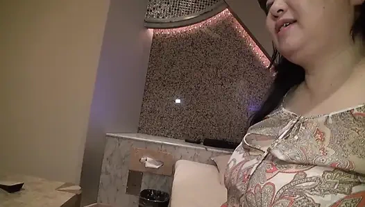 Michiko berusia 55 tahun yang kutemui di situs kencan