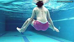 Lady Dee pemalu comel remaja Czech berenang