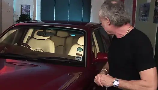 Межрасовый тройничок со стариком