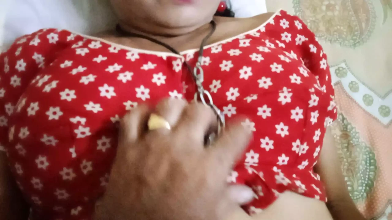 Aunty and uncle fore play, handjob fingering in desi style,cute pussy,hot boobs,nippal