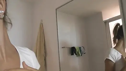 Kenikmatan di kamar mandi 