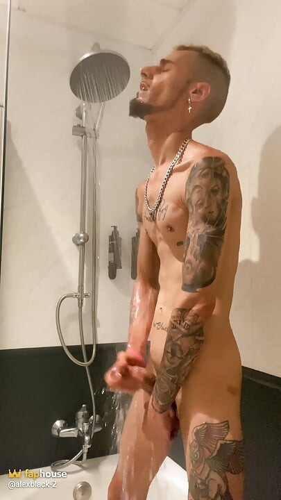 Tomar Banho e Bater uma no Hotel