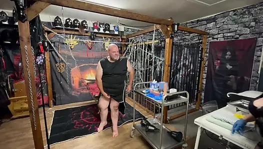 Bölüm 3: Lanista Bear ve Domina Satana'nın Well Hung ile ilk seansı.