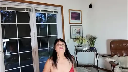 Orgazm, inleme, kırmızı oyuncak ve kalça yüksek çoraplar