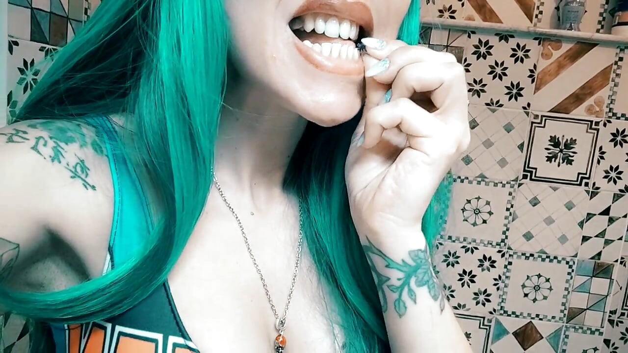 Gorgeous giantess with big jaws