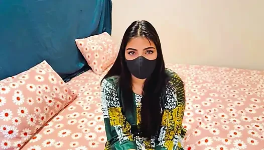 Adik tiri lagi sendirian di rumah