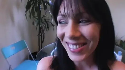 Винтажная милфа играет на шестах