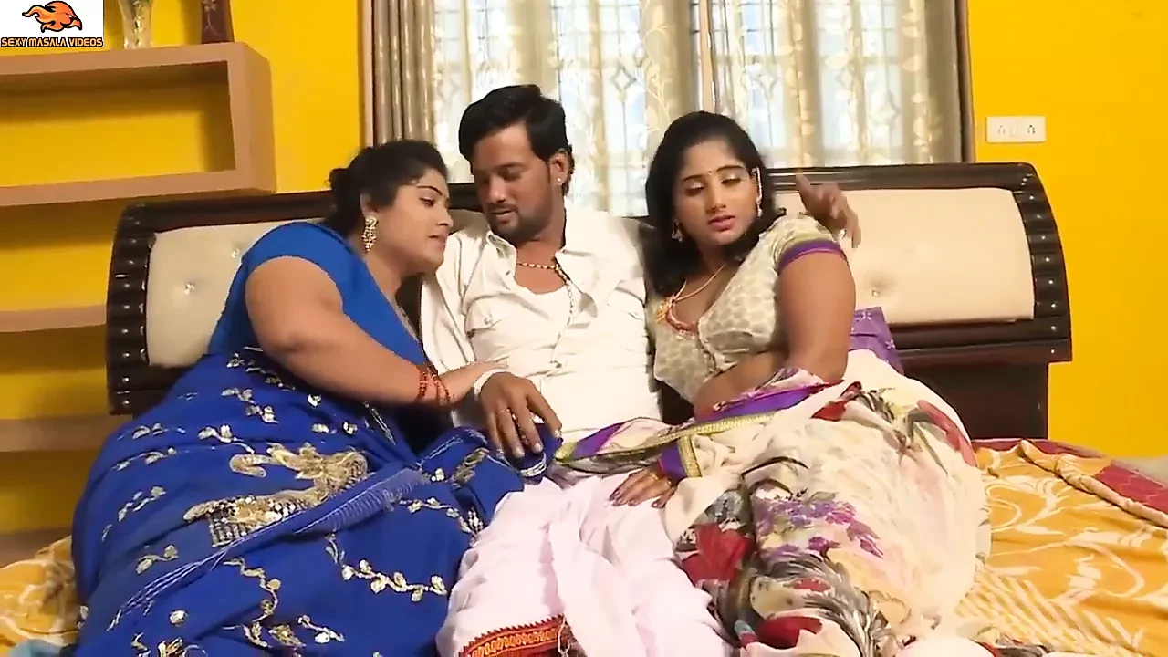 늙은 상사와 섹스하는 Desi telugu 자매 pavitra와 bargavi