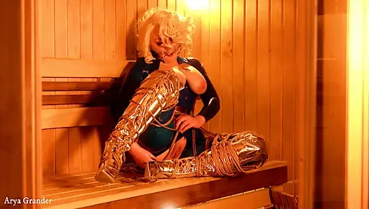 Bondage escape: Latex-gummi-geile MILF im knebel