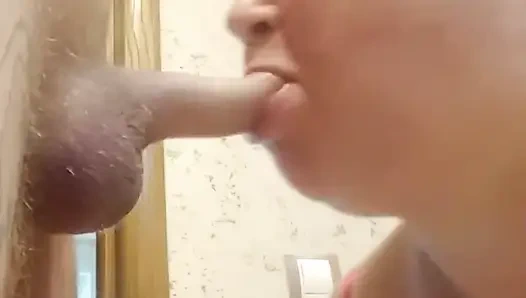 Минет крупным планом и полный рот горячей спермы