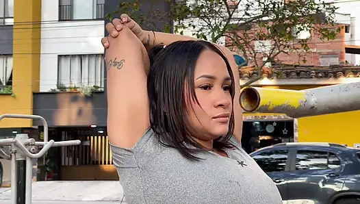 Stranger on the street gives me bills in exchange for my juicy pussy