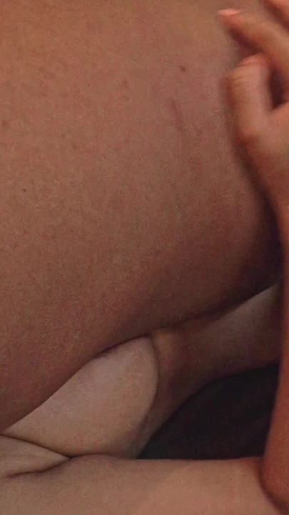 Người giúp việc nhà châu Á xinh đẹp ngoại tình với ông chủ của cô ấy và đạt cực khoái