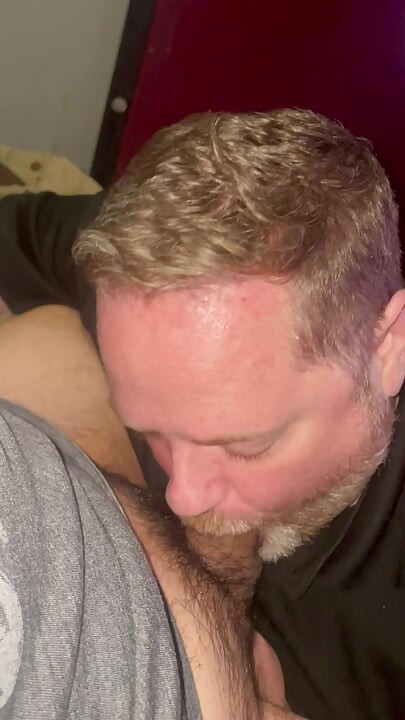 Rodney succhia un pene delizioso