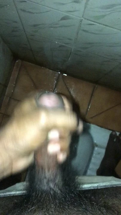 Grande pau preto na masturbação com garoto de programa