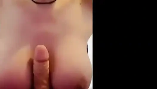 Aku lagi asik nyepong dan ngisap toketku pakai dildo favoritnya