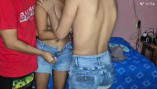 Seks threesome sama teman-temanku