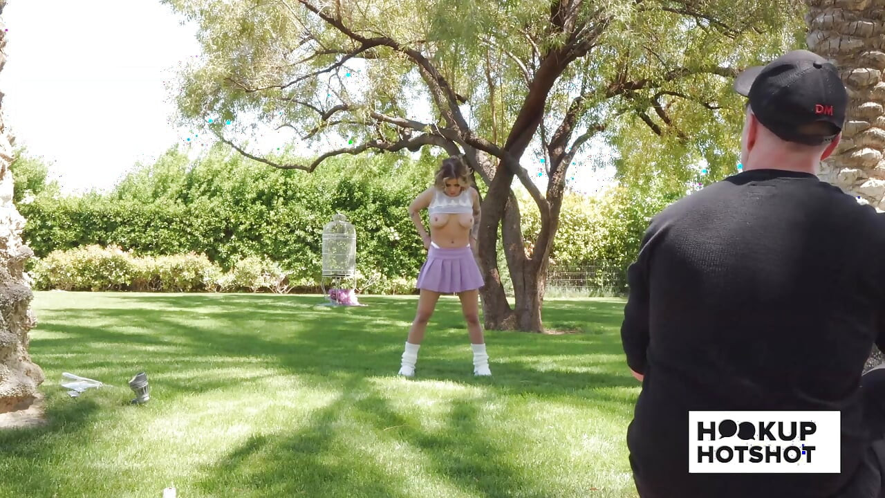 Bts - ¡Jesse Pony posa casi desnudo en una sesión de fotos al aire libre!