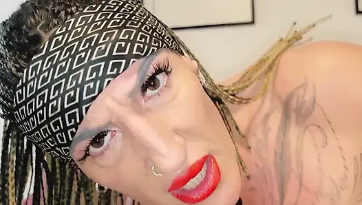 Aku pelacur terbesar dengan gaun kulitku untukmu