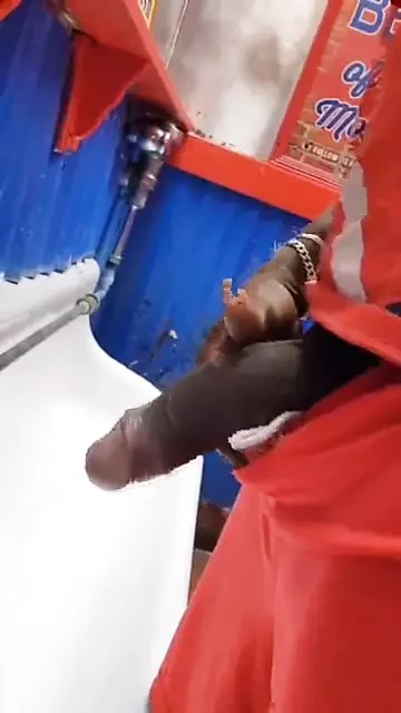 difficile de pissé quand on a une grosse bite
