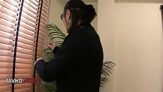 Akina Haras überraschungsbegegnung endet mit einem intensiven japanischen blowjob und creampie-action