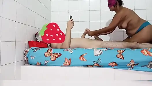 Friend Comes Home at Night When I Invite Her to Watch Netflix but She Ends up Swallowing a Big Cock She Is From New York United