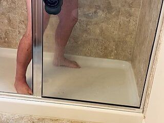 Masturbação no chuveiro e porra