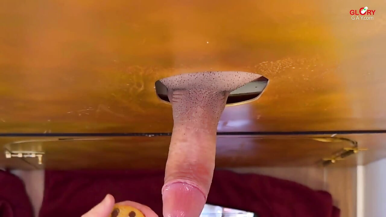 그가 촬영하는 쿠키와 크림 Xmas ... 그런 다음 정액에 흠뻑 젖은 쿠키를 먹습니다. 넌 내 후장을 먹고 있어