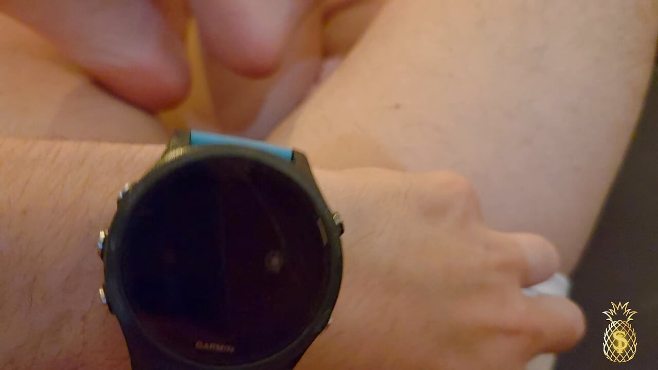 Nahaufnahme meines Schwanzes in ihrer Muschi, während ich mit einem Vibrator masturbiere