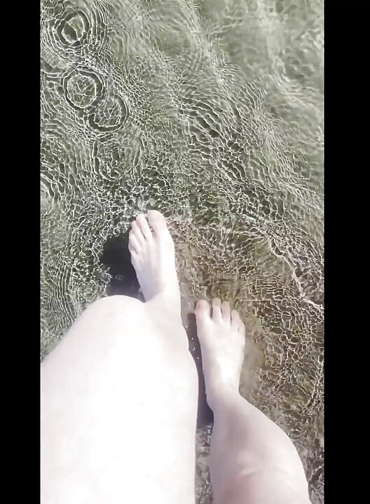 Pés de praia provocando