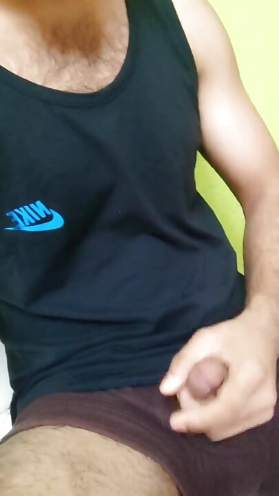 Мастурбация горячего мужчины дези в соло