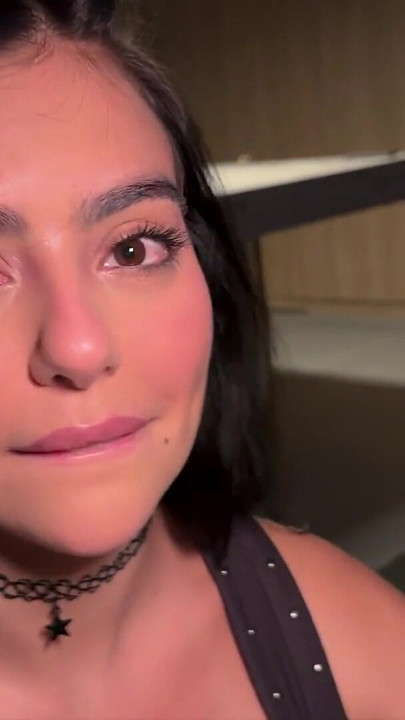 La mia amica rompe con il suo ragazzo e lo faccio venire nella mia figa - Iris Rodriguez e Danner Mendez | Clip 1