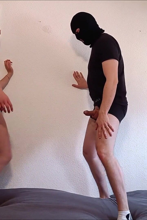 Ballbusting in Heier Ck Unterwsche