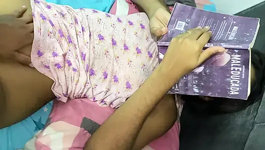O kitap okurken, ona girme fırsatını değerlendiriyorum